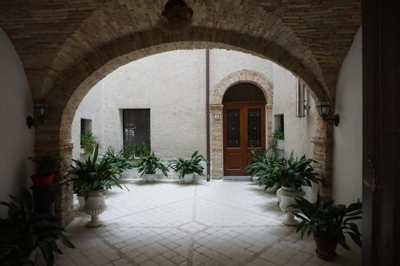 Palazzo De Fabritiis Bed and Breakfast Rosciano  Buitenkant foto