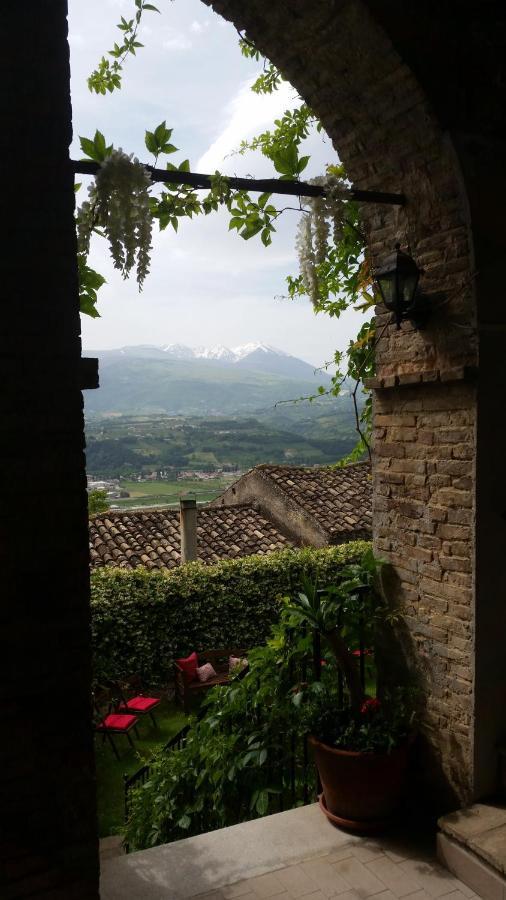 Palazzo De Fabritiis Bed and Breakfast Rosciano  Buitenkant foto