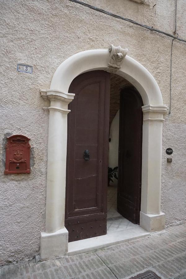 Palazzo De Fabritiis Bed and Breakfast Rosciano  Buitenkant foto