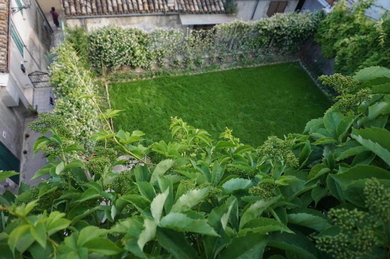 Palazzo De Fabritiis Bed and Breakfast Rosciano  Buitenkant foto